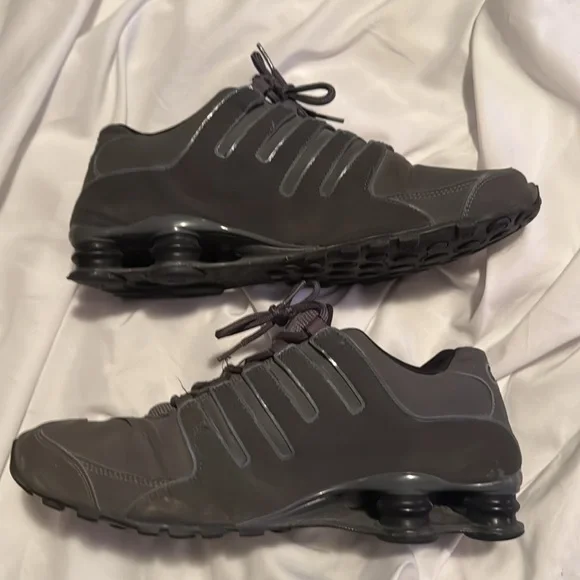 Mens Nike Air Shox Dark Grey Suede Size 11.5 - Picture 2 of 6